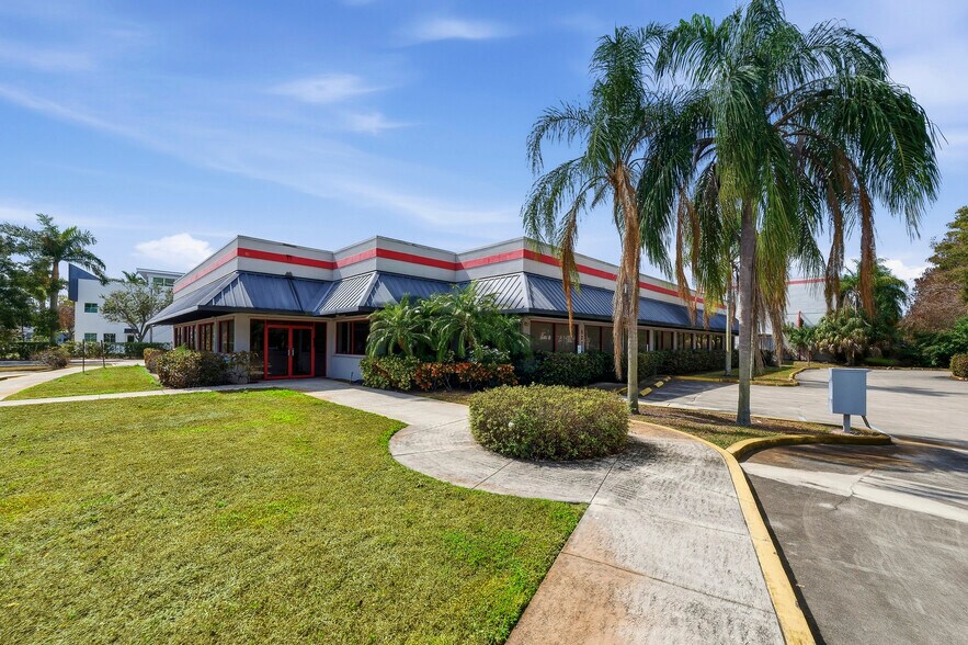 More Photos Of 831 Jupiter Park Dr, Jupiter Manufacturing For Lease