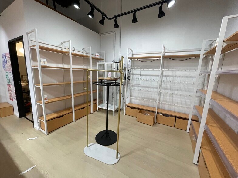 More Photos Of 208 Technology Dr, Irvine Light Distribution For Lease