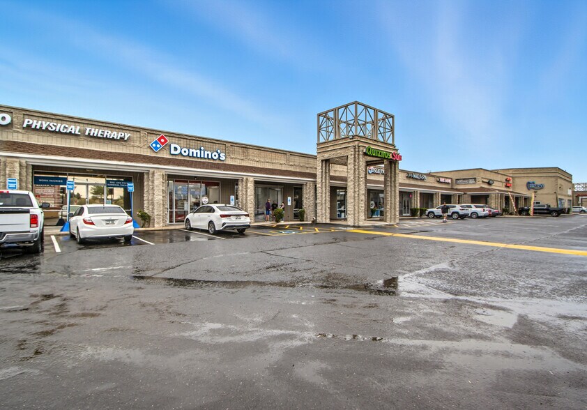 More Photos Of 21043 N Cave Creek Rd, Phoenix Storefront For Lease