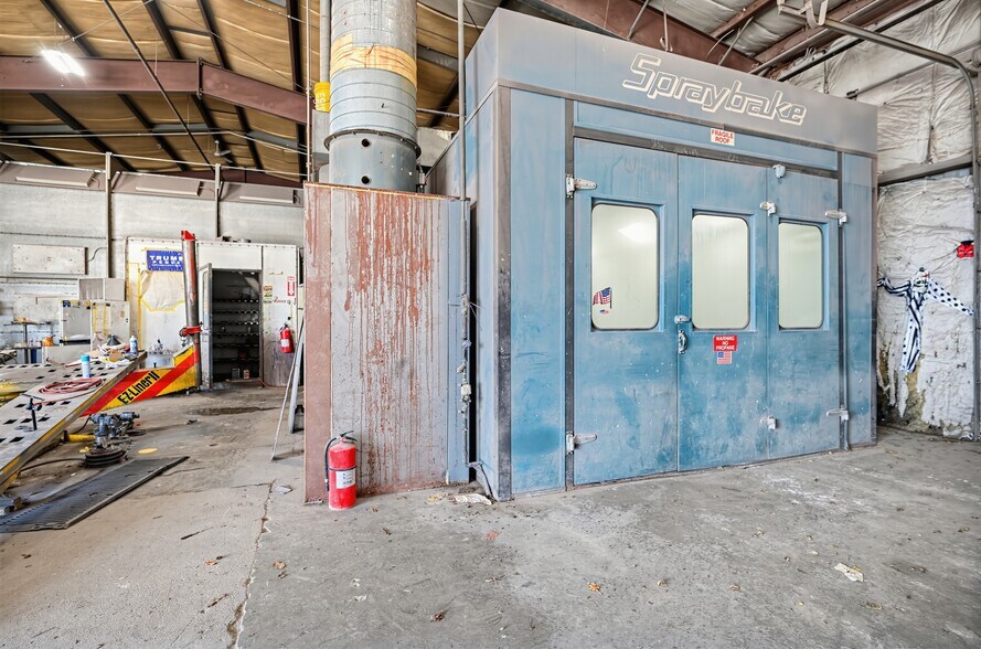 More Photos Of 32 Industrial Ct, Seekonk Warehouse For Lease
