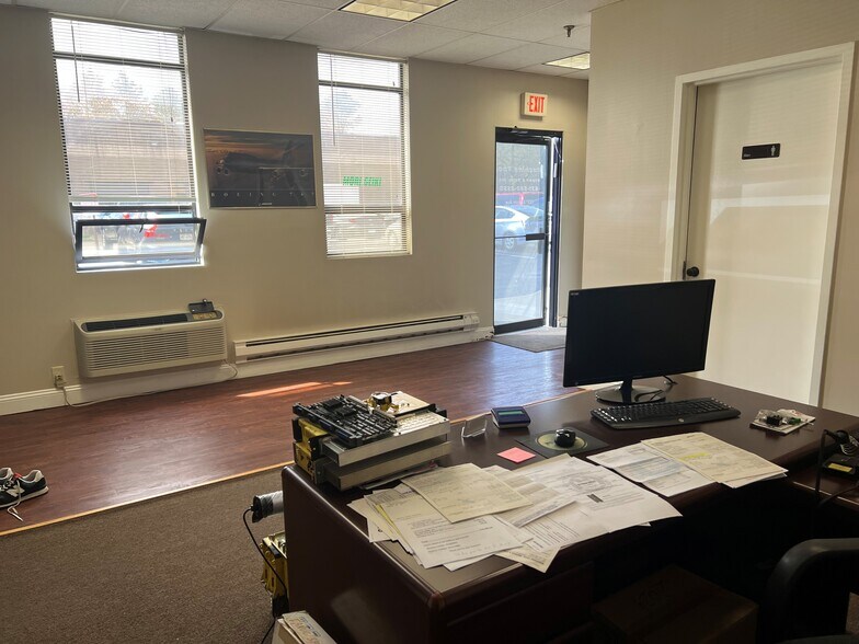 More Photos Of 1531-1563 Lincoln Ave, Holbrook Warehouse For Sale