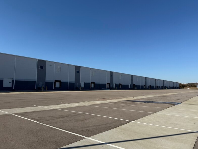 More Photos Of 825 Beechcroft Rd, Spring Hill Unknown For Lease