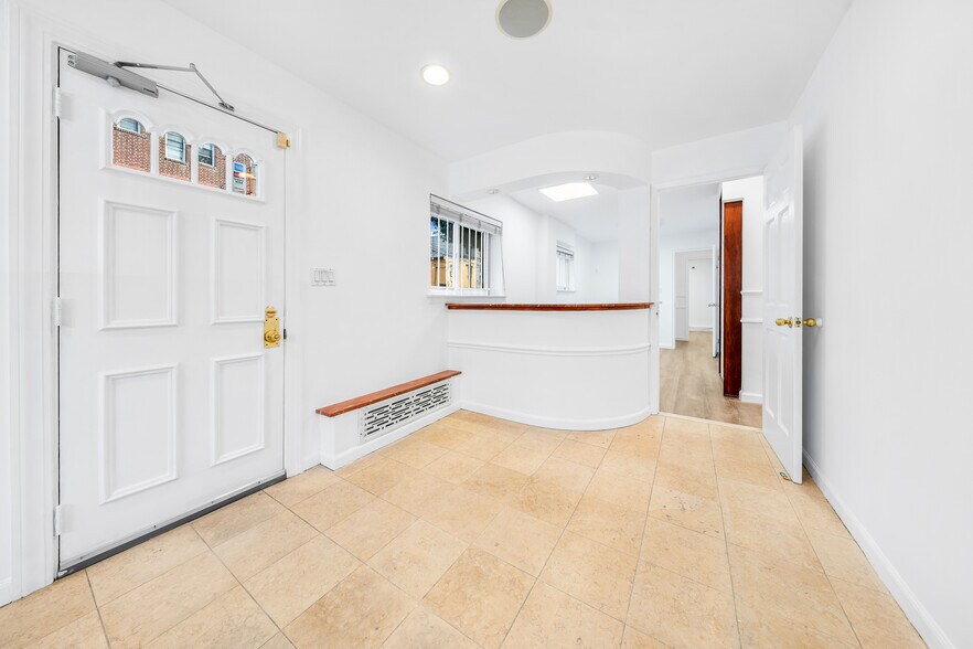 Primary Photo Of 2302 29th St, Astoria Office For Lease