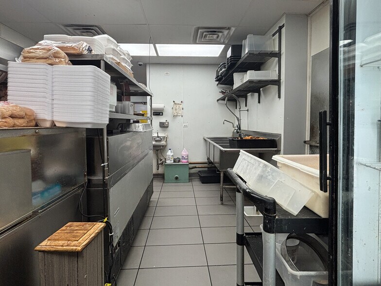More Photos Of 112 E 71st St, Chicago Restaurant For Sale
