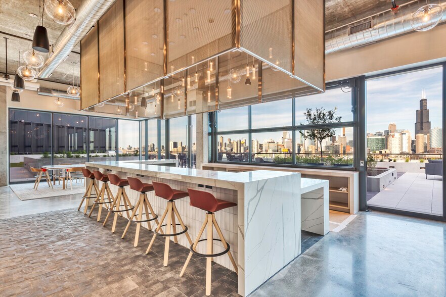 More Photos Of 1375 W Fulton Market, Chicago Office For Sale