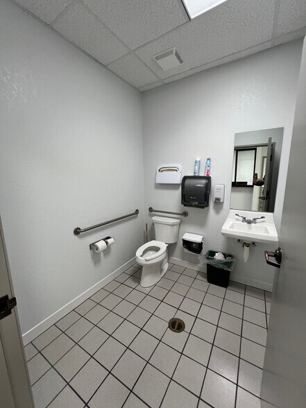 More Photos Of 609 Virginia Ave, Ponca City Healthcare For Lease