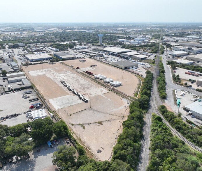 More Photos Of 647 N WW White Rd, San Antonio Land For Lease
