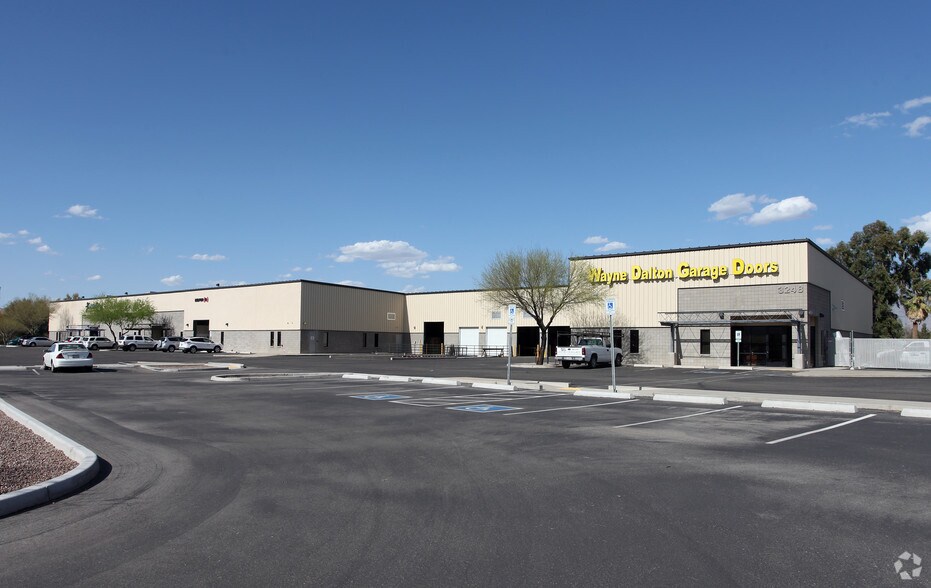 More Photos Of 3248-3260 N Freeway Industrial Loop, Tucson Warehouse For Lease