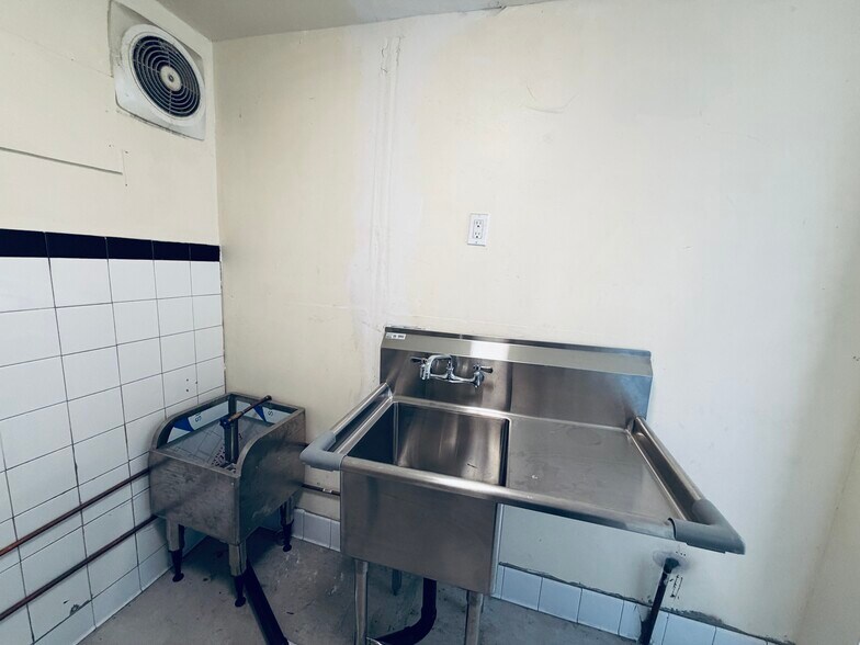More Photos Of 8471 Walker St, La Palma Service Station For Lease