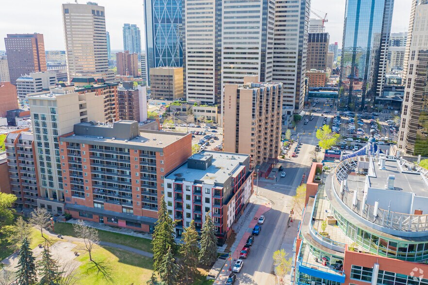 More Photos Of 140 2 Av SW, Calgary Apartments For Lease