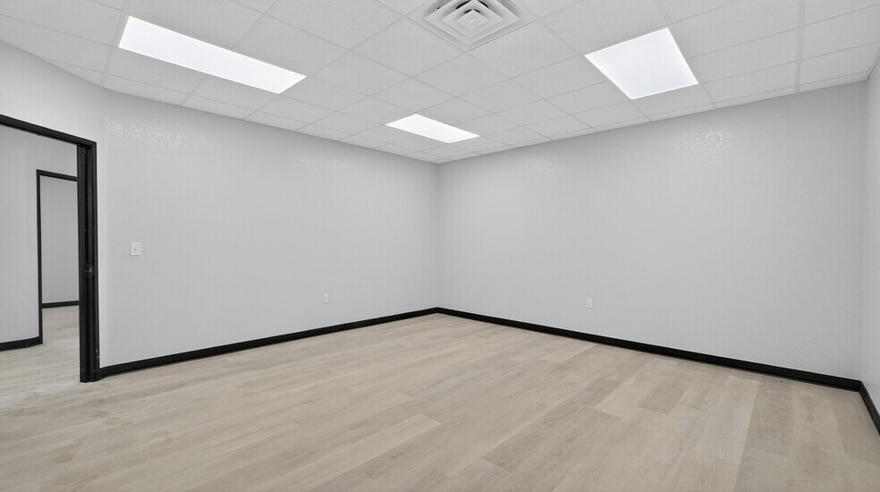 More Photos Of 16511 W Basin St, Odessa Industrial For Lease