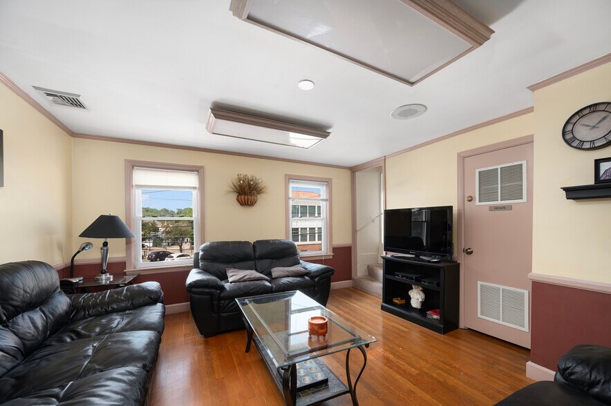 More Photos Of 15 Thomas St, North Providence Freestanding For Sale