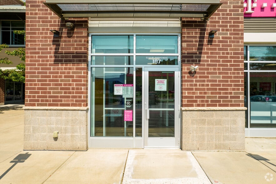 More Photos Of 1532 W Broadway, Madison Storefront Retail Office For Lease