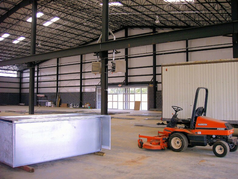 More Photos Of 520 Jack Enders Blvd, Berryville Flex For Lease