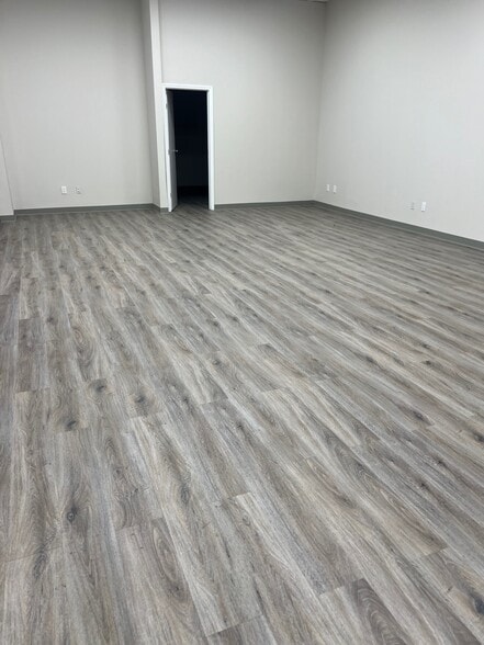More Photos Of 1301-1339 Metropolitan Ave, Brooklyn Warehouse For Lease