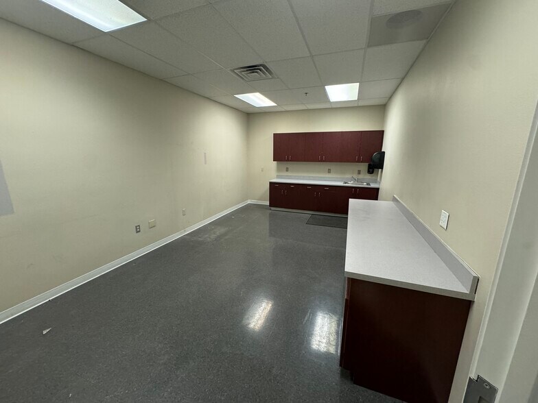 More Photos Of 2057 E Maule Ave, Las Vegas Warehouse For Lease