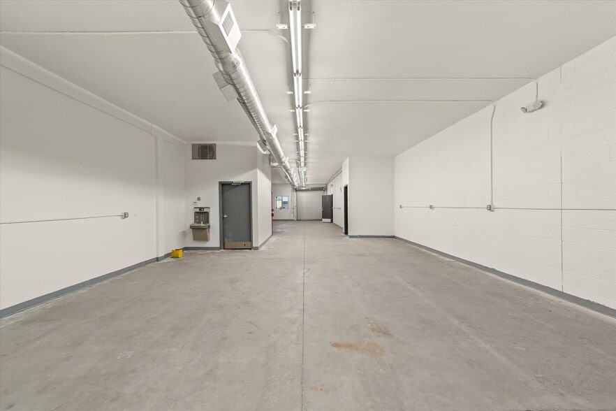 More Photos Of 7018 1/2 Darby Ave, Reseda Industrial For Lease