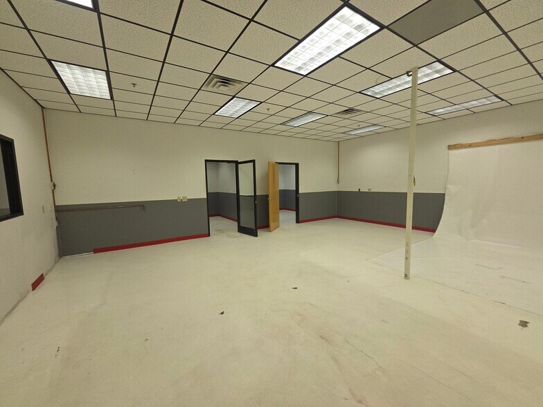 More Photos Of 1826 Albertson Rd, High Point Manufacturing For Lease