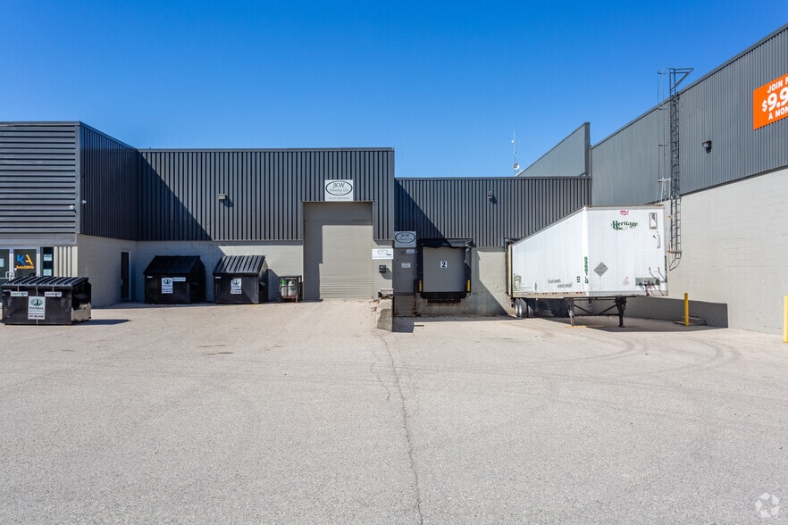 More Photos Of 560 Parkside Dr, Waterloo Warehouse For Lease
