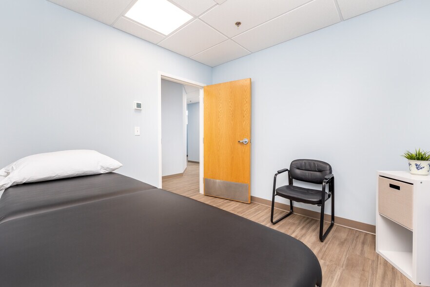 More Photos Of 18 Cedar St, Newington Storefront Retail Office For Lease