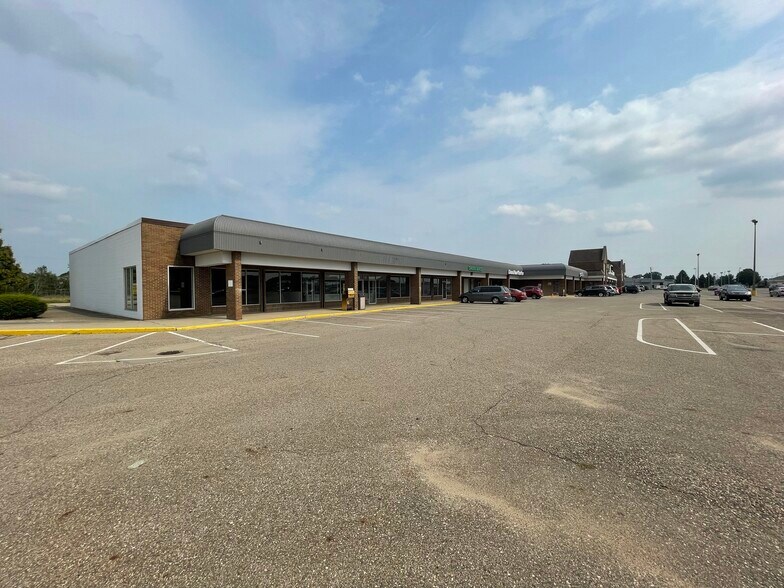 More Photos Of 111-281 US 131, Three Rivers Unknown For Lease