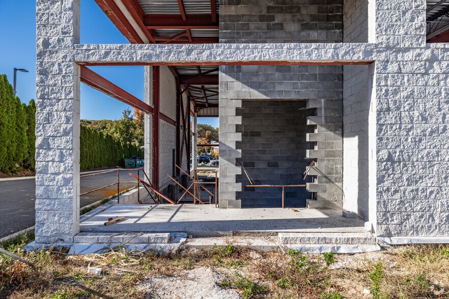 More Photos Of 1870 E Jericho Tpke, Huntington General Retail For Lease