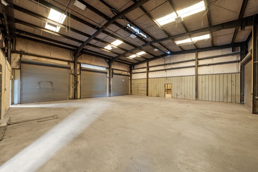More Photos Of 7324 Steinbeck Dr, Waco Warehouse For Sale