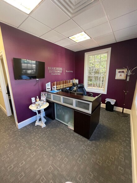 More Photos Of 102 Peters St, North Andover Medical For Lease