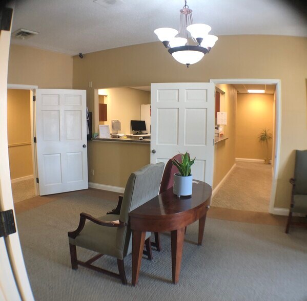 More Photos Of 1013 N Main St, Oshkosh Office For Sale