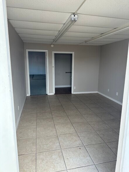 More Photos Of 15502 Old Galveston Rd, Webster Unknown For Lease