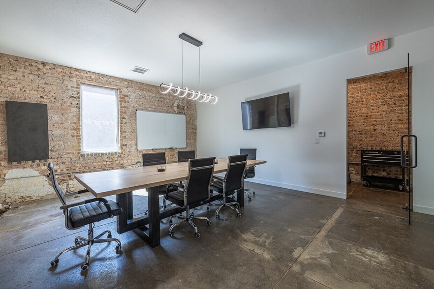 More Photos Of 611 Broadway, Lubbock Storefront For Sale