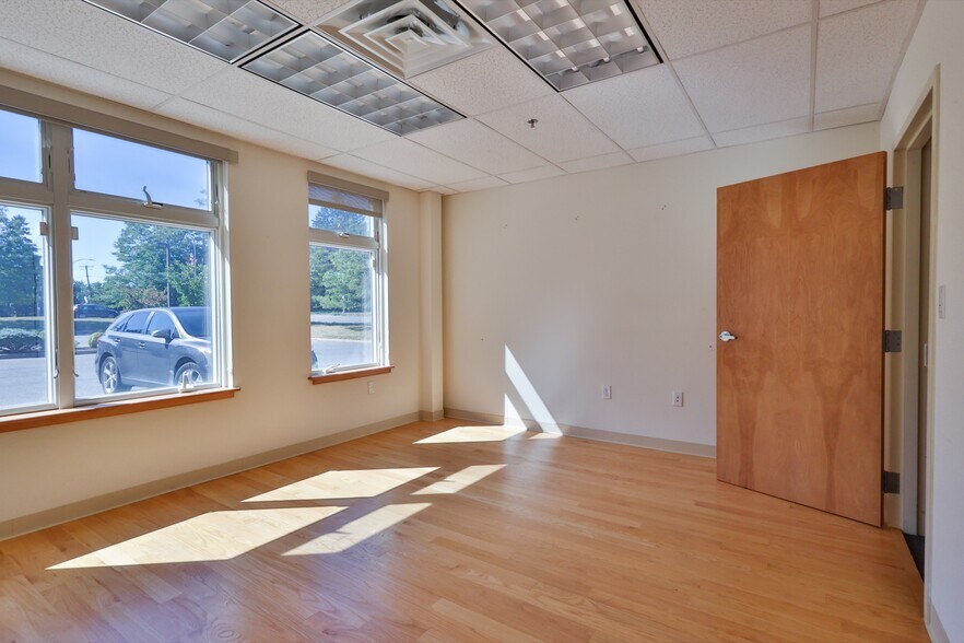 More Photos Of 1425 Mountain Dr N, Bethlehem Office For Sale