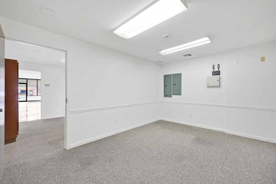 More Photos Of 179 Main St, Monroe Storefront For Lease