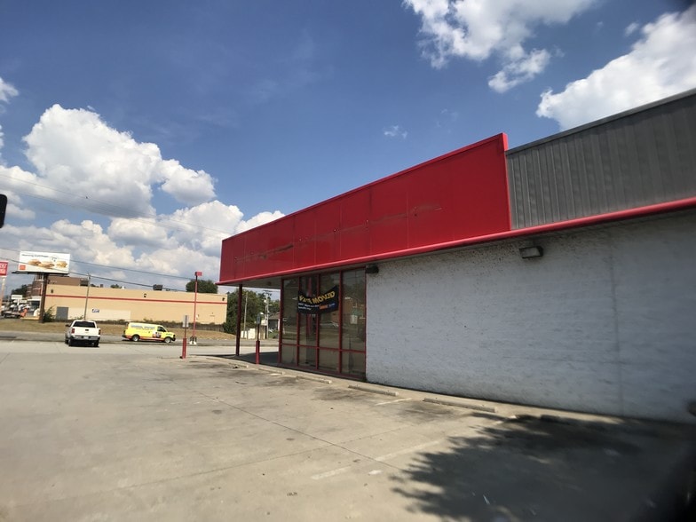 More Photos Of 2580 E Magnolia Ave, Knoxville Freestanding For Sale