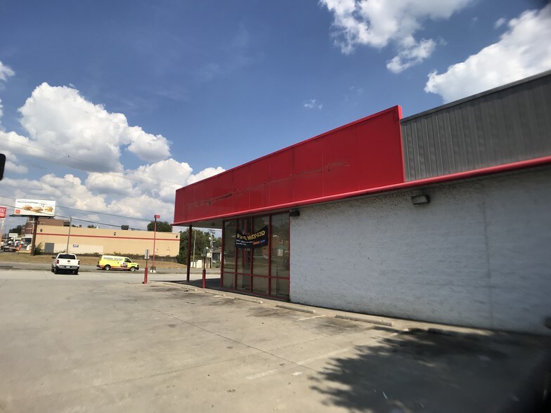 More Photos Of 2580 E Magnolia Ave, Knoxville Freestanding For Sale