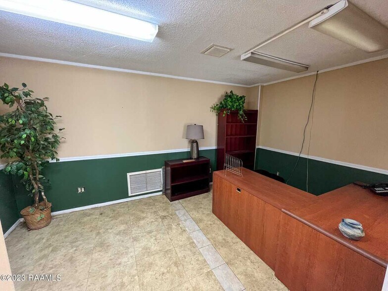 More Photos Of 1112 W 90 Hwy, New Iberia Industrial For Sale