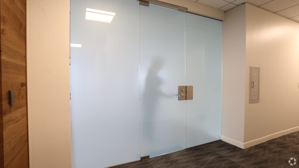 Photo of 24th Floor Ste 2420