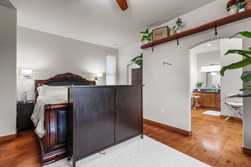 More Photos Of 16710 Oak Hollow Dr, Cottonwood Lodge Meeting Hall For Sale