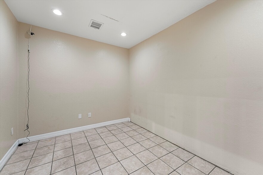 More Photos Of 620 Gellhorn Dr, Houston Warehouse For Sale