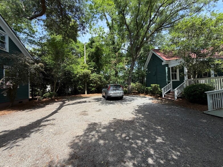 More Photos Of 206 E 2nd North St, Summerville Storefront Retail Office For Lease