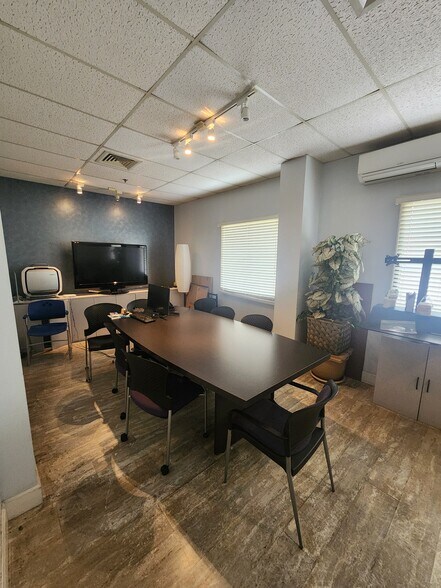 More Photos Of 99-1418 Koaha Pl, Honolulu Light Manufacturing For Sale