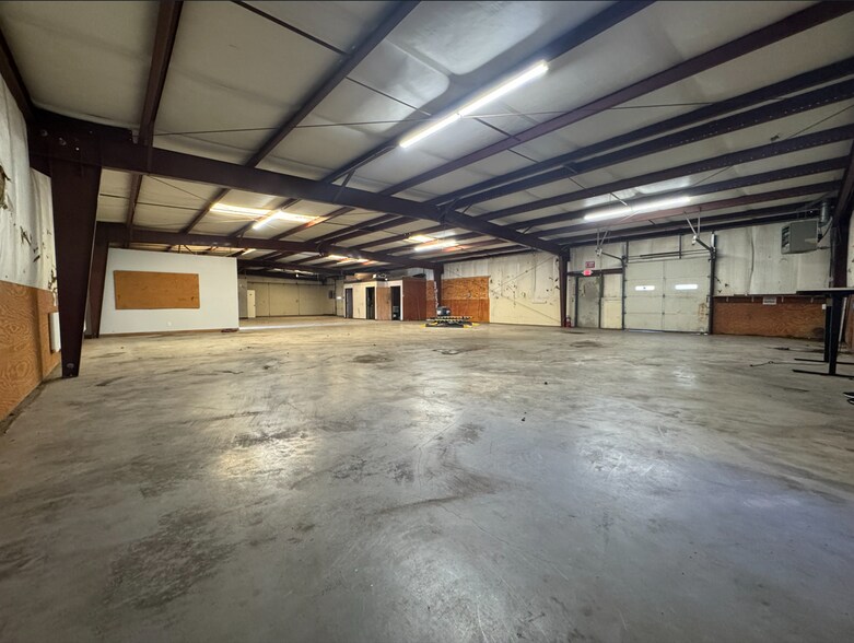 More Photos Of 111 Osage Dr, Greenville Warehouse For Lease