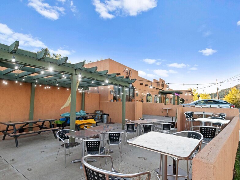 More Photos Of 475 W Main St, Escalante Hotel For Sale