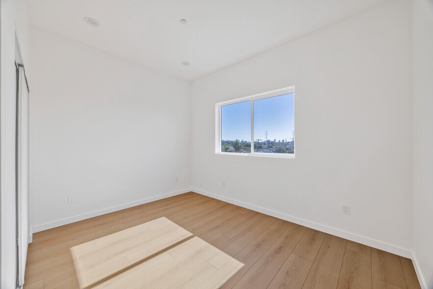 More Photos Of 10905 Dalerose Ave, Inglewood Multifamily For Sale