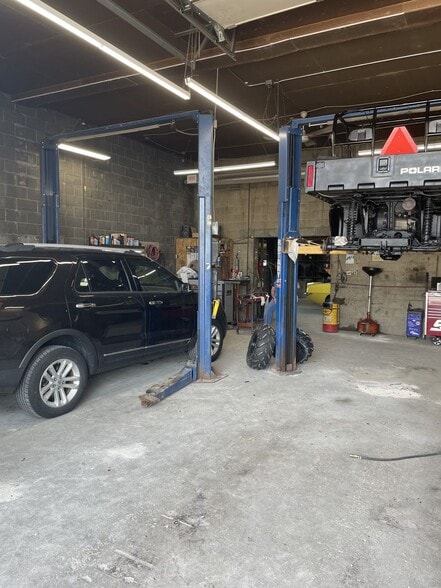 More Photos Of 631 Gratiot Ave, Saginaw Auto Repair For Sale