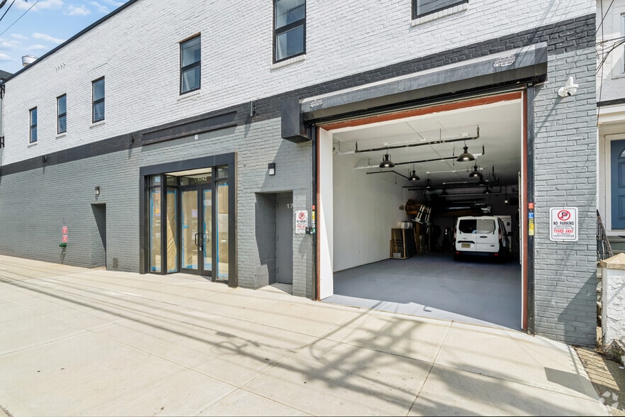 More Photos Of 972-978 Morris Park Ave, Bronx Office For Lease