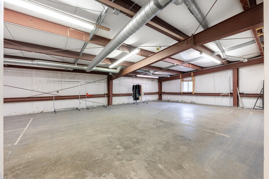 More Photos Of 5402 44 St, Lloydminster Freestanding For Sale