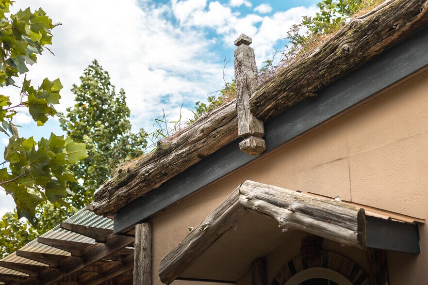 More Photos Of 295 Panthers Den Rd, Makanda Hotel For Sale