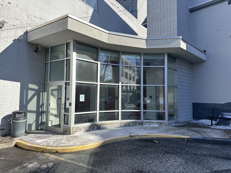 More Photos Of 1160 Main St, Buffalo Office For Sale