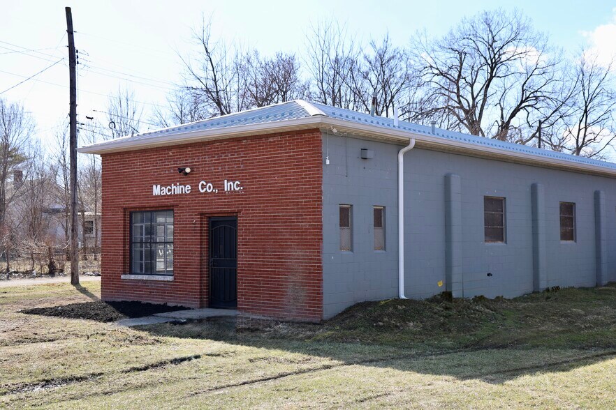 More Photos Of 1058 S Ewing St, Indianapolis Manufacturing For Sale